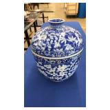 CHINESE BLUE&WHITE CERAMIC COVERED FOOD CONATINER
