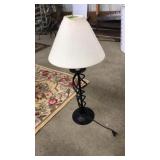METAL SWIRL TABLE LAMP WITH SHADE