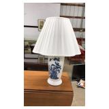 ORIENTAL STYLE BLUE & WHITE SIDE TABLE LAMP