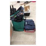 LOT OF ASST. REUSABLE BAGS AND CASSEROLE CARRIERS