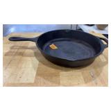 LODGE 10' CAST IRON SKILLET