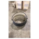 CAST IRON POT W/ HANDLE NO LID