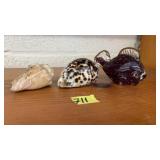 BLOWN GLASS BLOW FISH PAPER WEIGHT & 2 SEA SHELLS