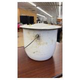 ENAMEL LIDDED VINTAGE CHAMBER POT