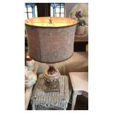 DECORATIVE TABLE LAMP