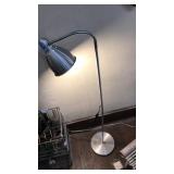 ADJUSTABLE METAL FLOOR LAMP