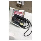 BLACK & DECKER JIGSAW W/BLADES