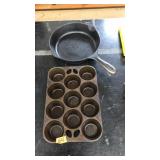 2 PC CAST IRON: 9' SKILLET & CORN BREAD MOLD
