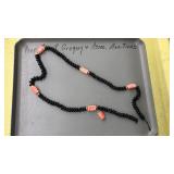 14K YG BEAD & CARVED STONE NECKLACE