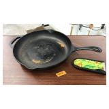 LODGE CAST IRON SKILLET, 12'