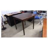 KITCHEN TABLE W/SLIDE OUT LEAF