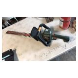 BLACK AND DECKER 22' HEDGE TRIMMER