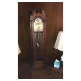 COLONIAL FEDERAL STYLE GRANDMOTHERS CLOCK