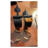 COLL OF WALL HOOKS