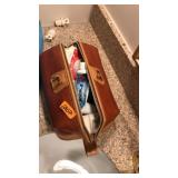 LEATHER MENS TRAVEL BAG W/ ASST HYGENE ITEMS