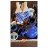 FLAT OF DECOR, POTTERY, & SERVINGWARE