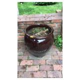 GLAZED CONCRETE OUTDOOR PLATER
