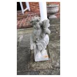 VNTG. CONCRETE CHERUB GARDEN STATUE