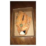 WILSON BASEBALL GLOVE