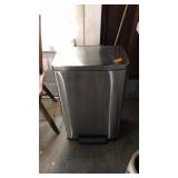 TRASH CAN WITH FOOT PEDAL