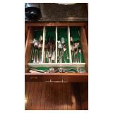 FLATWARE SET