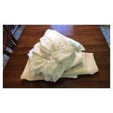 ASST LACE & DOLLIES TABLE CLOTHES & LINENS