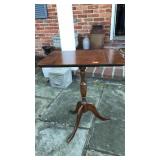 CASTLEWOOD 19TH CEN AMERICAN TILT TOP TABLE