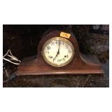 ANTIQUE NEW HAVEN 8 DAY MANTLE CLOCK