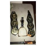 6 SADDLE MEDALLIONS ON LEATHER STAPS