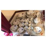 SPRING VIOLETS ROSSETTI HAND PAINTED CHINA SET