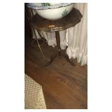 SCALLOPED EDGE SIDE TABLE