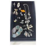 TRAY OF SILVER & SEMI PRECIOUS STONE JEWELRY