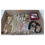 TRAY OF ASST COSTUME JEWELRY