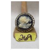 VINTAGE CAMEO PIN