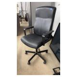 ROLLING OFFICE CHAIR