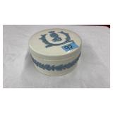 WEDGWOOD QUEENSWARE LIDDED TRINKET BOX