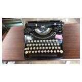 UNDERWOOD TYPE WRITER