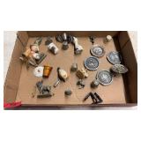 FLAT OF SMALL TRINKETS & COLLECTIBLES