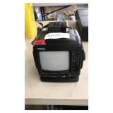 WINDSOR 5" B&W TV WITH AM/FM RADIO