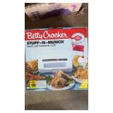 BETTY CROCKER STUFF N MUNCH GRILL