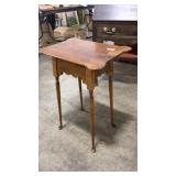 TIGER MAPLE PORRINGER SIDE TABLE