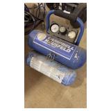 CAMPBELL HAUSFELD SMALL COMPRESSOR