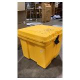 RUBBERMAID PLASTIC STORAGE TOTE W/ LID