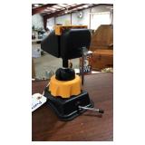 PORTABLE BENCHTOP VISE