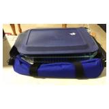 PYREX 13X9" CASSEROLE DISH W COVER & INSULATED BAG