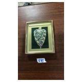 VNTG. FRAMED BROOCH