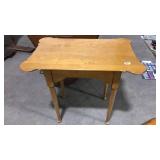 MAPLE QUEEN ANNES STYLE PORRINGER TOP TEA TABLE
