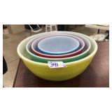 VINTAGE 4 BOWL PYREX NESTING BOWL SET