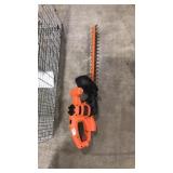 B&D HEDGE TRIMMER W/ 17" BAR