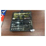 SCREWDRIVER & SOCKET SET